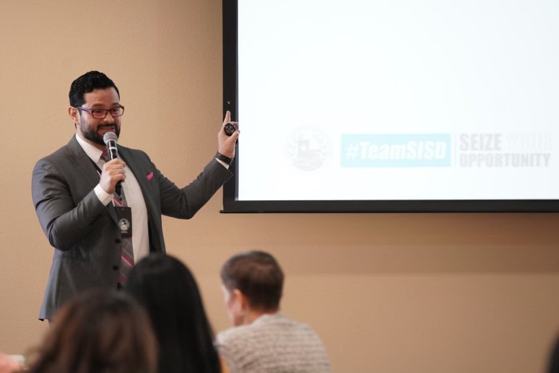 CarmanNate's tweet photo. #TeamSISD leaders collaborate to bring out the best in each other! Great conversations happening with district leadership team to enhance and ensure #TeamSISD school administrators, teachers and students are being supported in the most impactful ways. https://t.co/ey7w29TFba