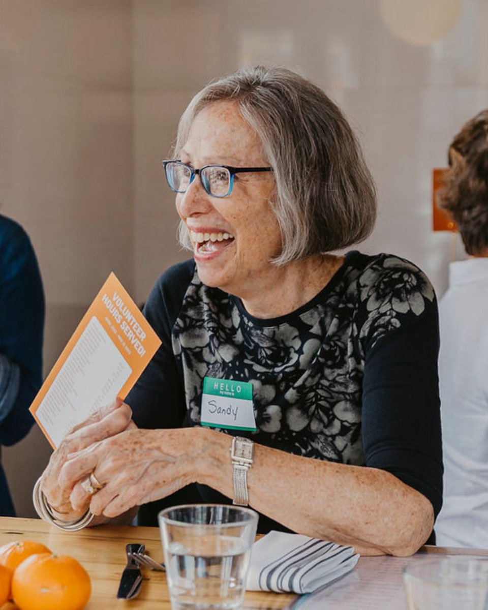 FreshTruck's tweet image. We've been all smiles 😀 + full 💚 (+ tanks 🚍) since last month's #OrangeYouAmazing volunteer appreciation brunch @midarestaurant for our "amazing" volunteers! Check out more smiles, updates, + ways to get involved in May's volunteer newsletter ➡️ bit.ly/3o9oJXK 💚🍊