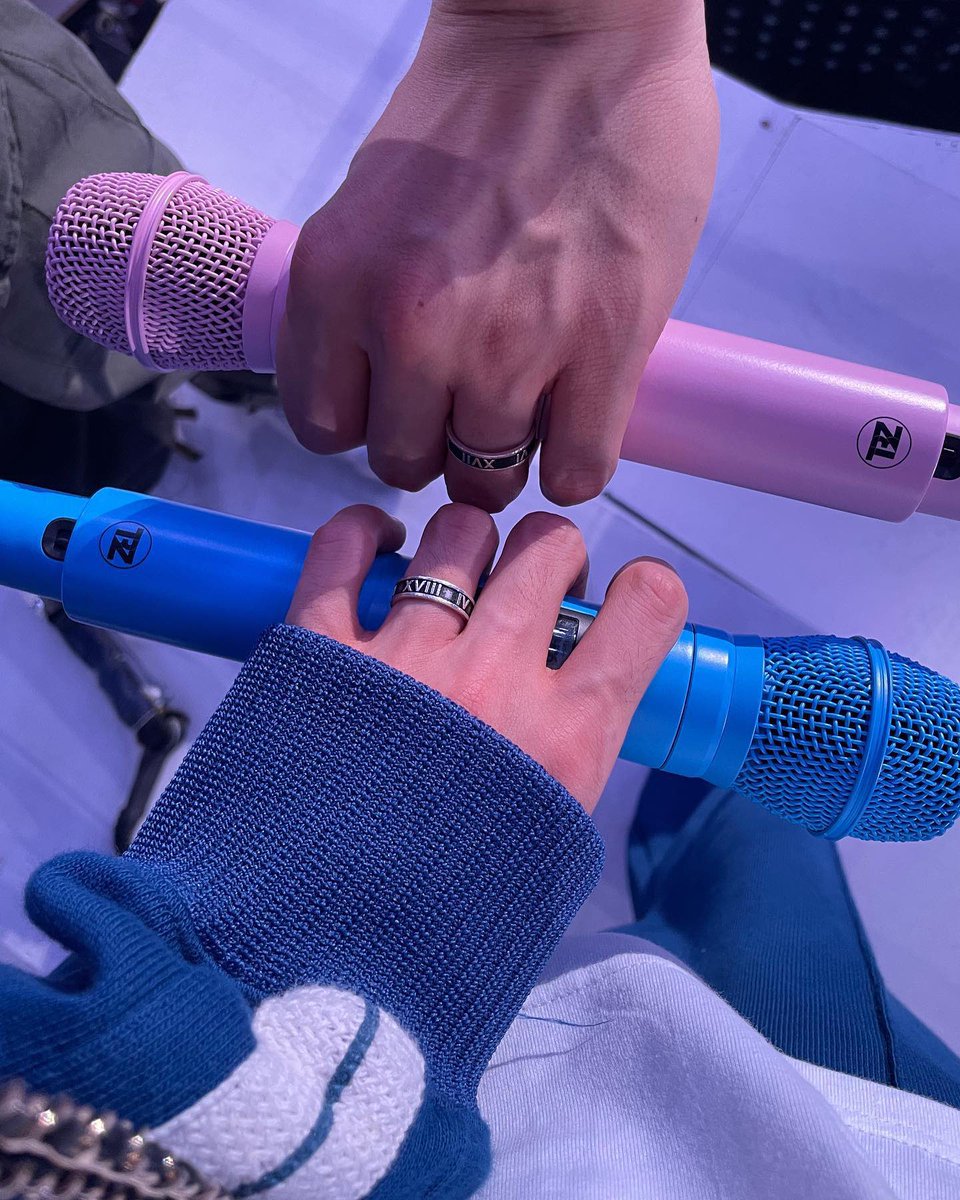 nyuric's mics together looking like a gender reveal party before its revealed