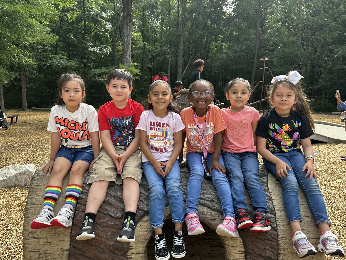 Mrsfabiola_Rm's tweet photo. We made it to 150 Dojo points 🎉 #dayatthepark 
#Dojo
#PBIS 
@EastESNC https://t.co/tDybtX68Kv
