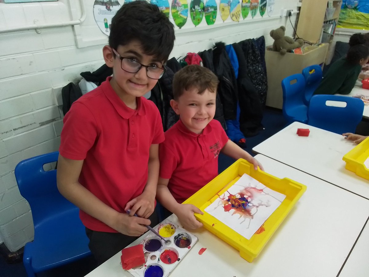 MullanMrs's tweet photo. We loved our colour magic lesson today! @_MissHanif https://t.co/ylEvky9KAG