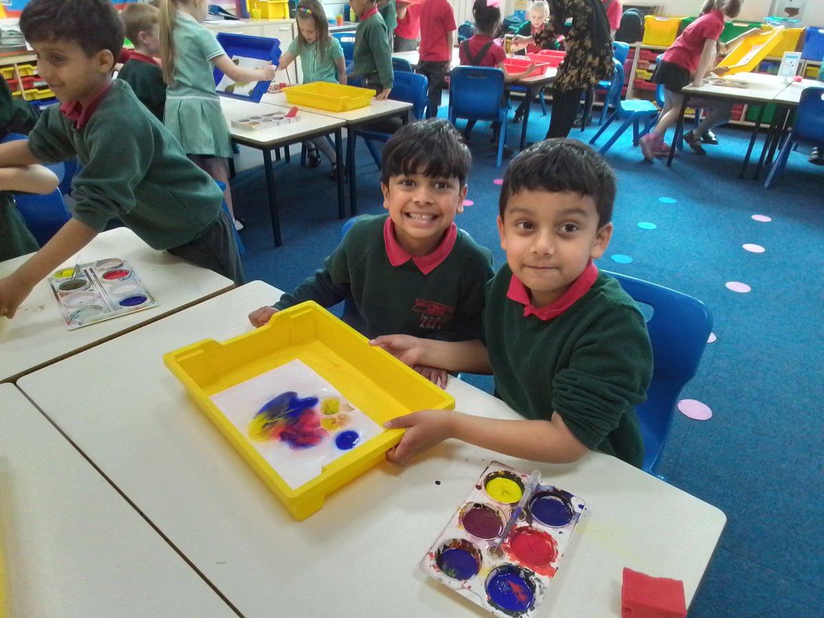 MullanMrs's tweet photo. We loved our colour magic lesson today! @_MissHanif https://t.co/ylEvky9KAG