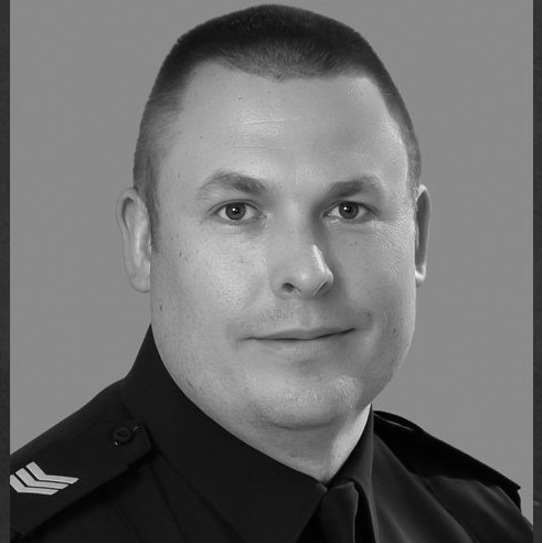 We are honoured to attend the funeral of Ontario Provincial Police Sergeant Eric Mueller today. 

Thank you for your service. 

#HeroesInLife