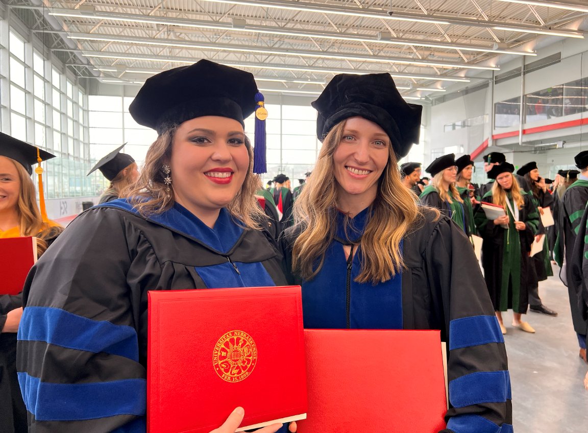 UNMC_mdphd's tweet photo. Some of our favorite photos from the commencement ceremony earlier this month. 🥲 https://t.co/SkUUaUklyw