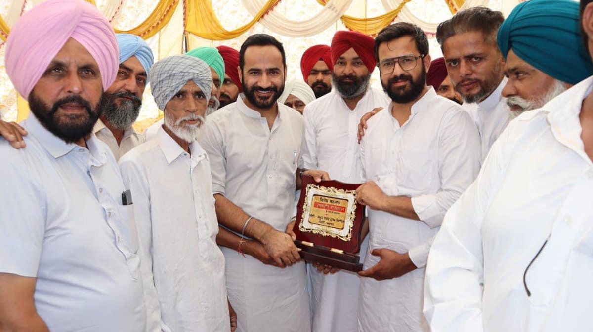meet_hayer's tweet photo. ਅੱਜ ਬਰਨਾਲਾ ਹਲਕੇ ਦੇ ਪਿੰਡ ਨੰਗਲ ਵਿਖੇ ਪੰਚਾਇਤ ਘਰ ਦਾ ਨੀਂਹ ਪੱਥਰ ਰੱਖਿਆ ਗਿਆ। ਇਸ ਦੇ ਨਾਲ ਹੀ ਨਹਿਰੀ ਖਾਲ ਪੱਕੇ ਕਰਨ ਦਾ ਵੀ ਉਦਘਾਟਨ ਕੀਤਾ। https://t.co/11WBrJ2Wlc