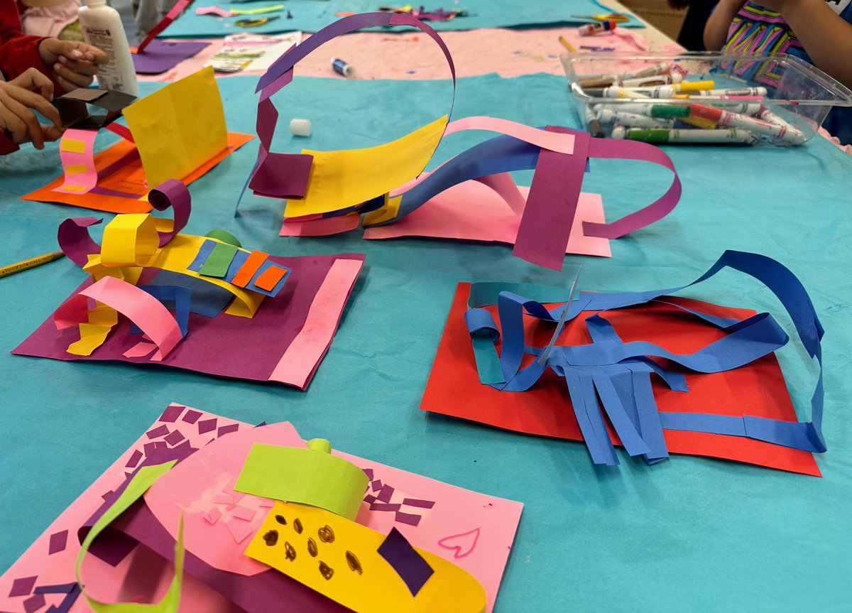 arteescuelakey's tweet photo. Esculturas de papel y cuadros de acuarela con marcos de mosaico de papel inspirados por Niki de Saint Phalle; primer grado y segundo. @EscuelaKeyAPS https://t.co/pkjQCppoqw