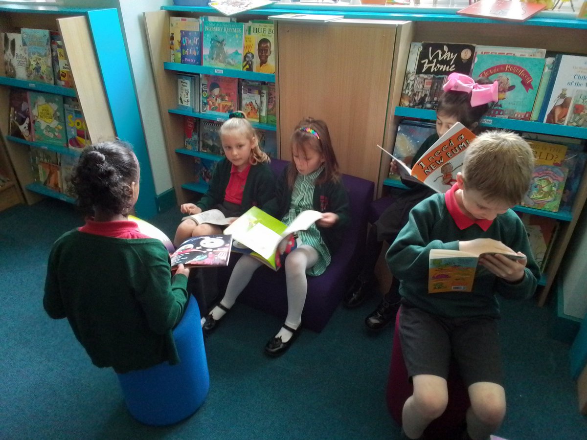 MullanMrs's tweet photo. Our library visit was so relaxing today! @_MissHanif https://t.co/3hjdiYeYkD