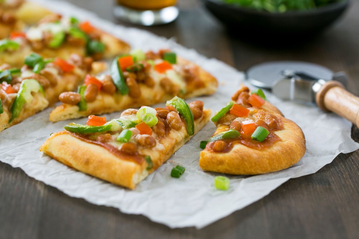 New way to use an old favourite!  Our Bean & Bruschetta Flat Bread uses a can of beans in tomato sauce (aka baked beans)!

Get the recipe:  bit.ly/3qRp65p

#LoveCDNBeans #betterwithbeans #ontariobeans #beansintomatosauce #bruschetta #flatbread
