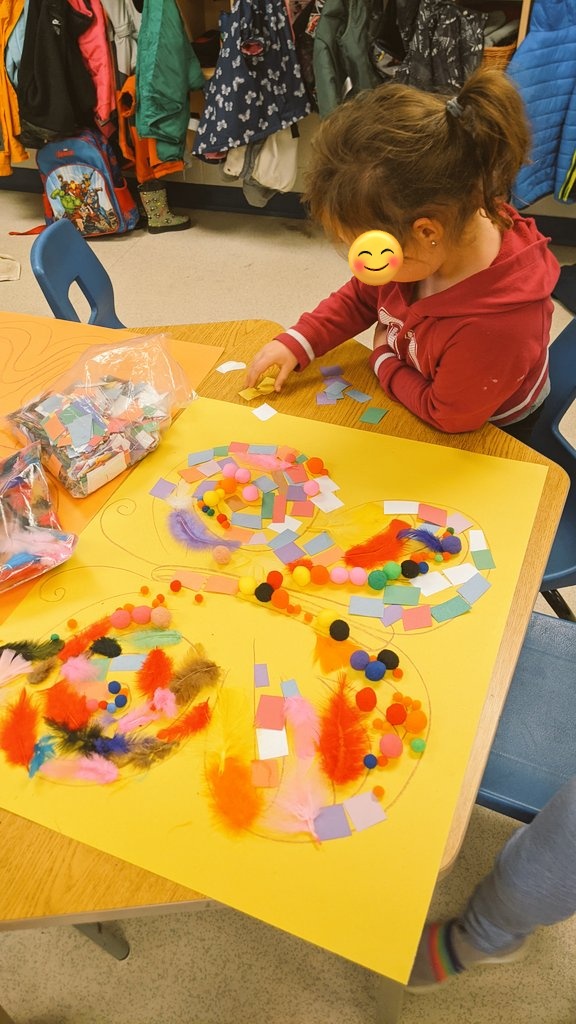 Pollinator week continues with a fun, interactive activity. We are following the lines of our drawn butterfly and working on pattern making, sorting and creating with loose parts. Way to go! <a href="/LCasti007/">Ms. Castillo</a> <a href="/stthomasmore19/">St Thomas More DPCDSB</a> <a href="/dp_EarlyYears/">DP Early Years</a>