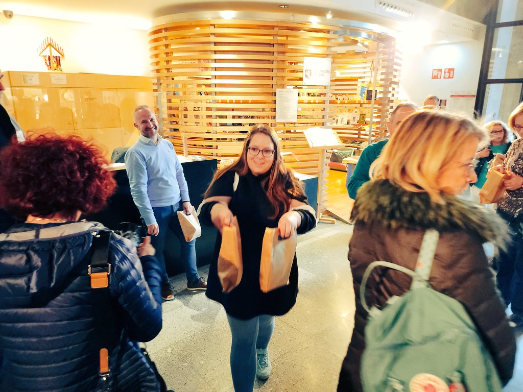 SOCIALESCFIELE1's tweet photo. Celebración por todo lo alto del Día Mundial de Los Museos en el Museo de los Pueblos Leoneses en nuestro curso del @CFIEdeLeon, disfrutando de la inauguración de sus materiales didácticos, de la mano de Lucas Morán Noemi Martínez y Jorge Martínez.
@SOCIALESCFIELE1
#formacionCyL https://t.co/MAjtopr44l
