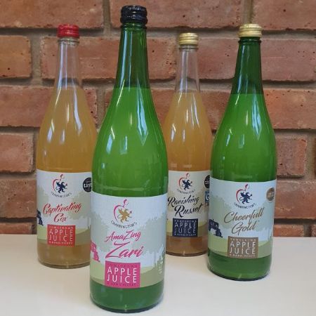 Bees &amp; Blossom! - mailchi.mp/charringtonsdr…

#charringtonsdrinks
#britishfarming
#orchardwalk
#blossomfall
#bees
#applejuice
#worldbeeday
#polinators #beelove #pollinatorfriendly #beekeeper #beelife #pollinators #beesarelife #lovebees #ilovebees #bees