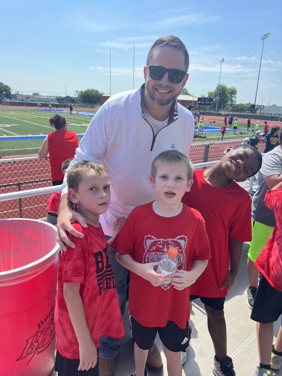 4th grade Field Day!  We are so proud of our Bears.  Great job today!  #FrazierStrong