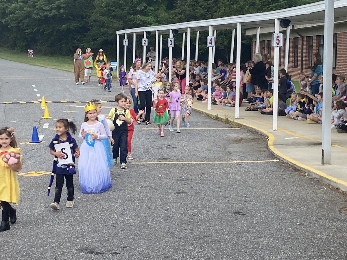 Pre-K’s <a href="/letterland/">Letterland</a> parade today at Valdese!  We love our youngest Tigers!
<a href="/alicia_harkey/">Mrs. Harkey</a> <a href="/ves_tigers/">Valdese Elementary</a> #ignitelearningbcps