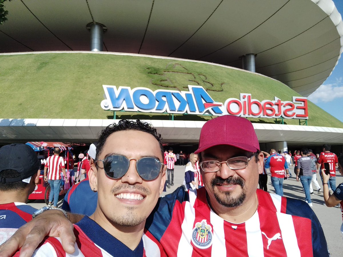 donzepeda_'s tweet photo. @Chivas #90MinutosDeUnion han sido más que un partido, han sido una experiencia de vida. Han significado familia, corazón y un recuerdo imborrable con el gusano Napoles, que nos acompaña desde pequeños en las fotos familiares. ¡Gracias @Chivas por hacernos parte de tu historia! https://t.co/HXR8y3JAOl