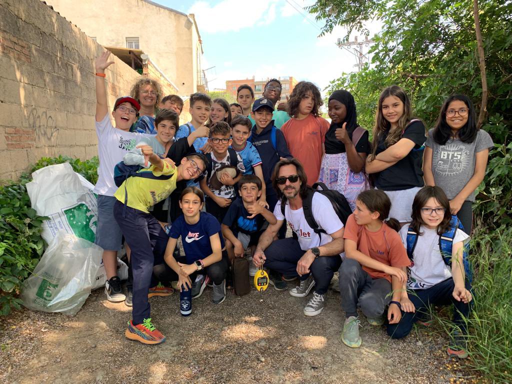 CEM1931's tweet photo. | PRIMÀRIA |
♻️✅Cinquè de #Primària participa en el projecte de Let's Clean Europe, contribuint a la recollida selectiva d'escombraries a la nostra ciutat
(Envasos 3,5 kg/ Rebuig 22 kg / Paper 4,15 kg / Vidre 4,90 kg )
Clean Up finished
#LetsCleanEurope #SomCem
@ajmollet https://t.co/T6S2CisllB
