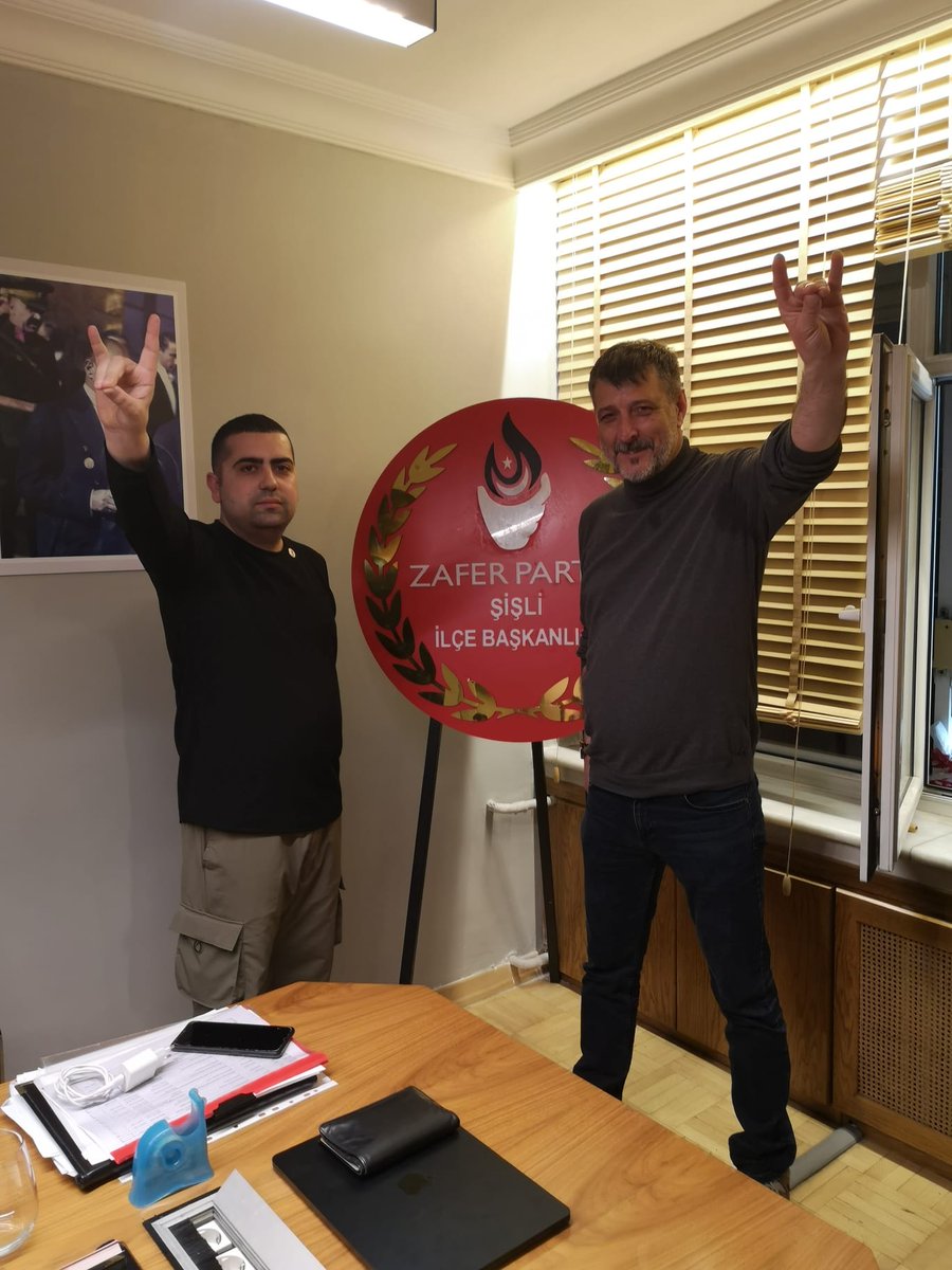 ZPSisli's tweet photo. #ZaferPartisiŞişli 
Ailesi her geçen gün güçlenerek büyümeye devam ediyor .
İsmail  kardeşim Mücadelemize hoş geldin .
@umitozdag 
@cezmi_polat 
@turkaydemir 
@MerihKemal 
@GkhnKsgn 
@ErdiKara1985 
@orhunerdagi 
@yigittalayman 
@yelizimeliromfa 
@ozlem_hasancebi https://t.co/UMfkYALhHH