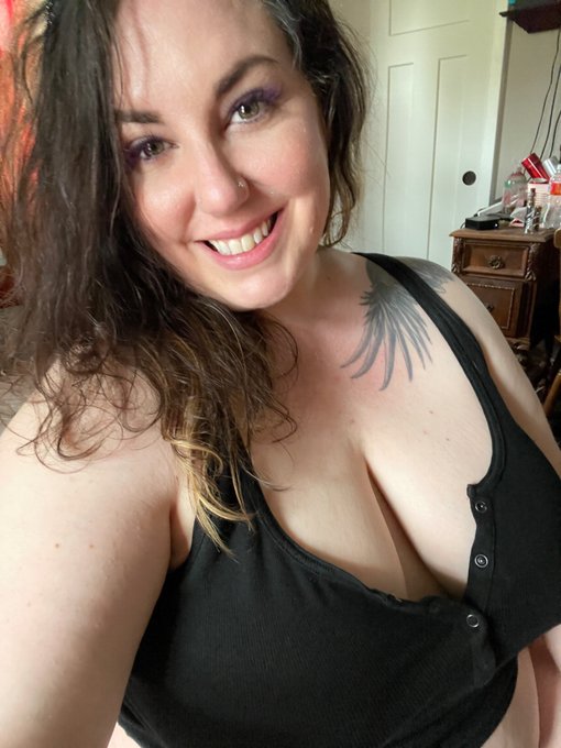 Happy birthday to me!!! ALL my vids and store items are 50% off for a limited time! 🥳 And check out my<a href="/tag/manyvids"class="tags"><span>#manyvids</span></a>