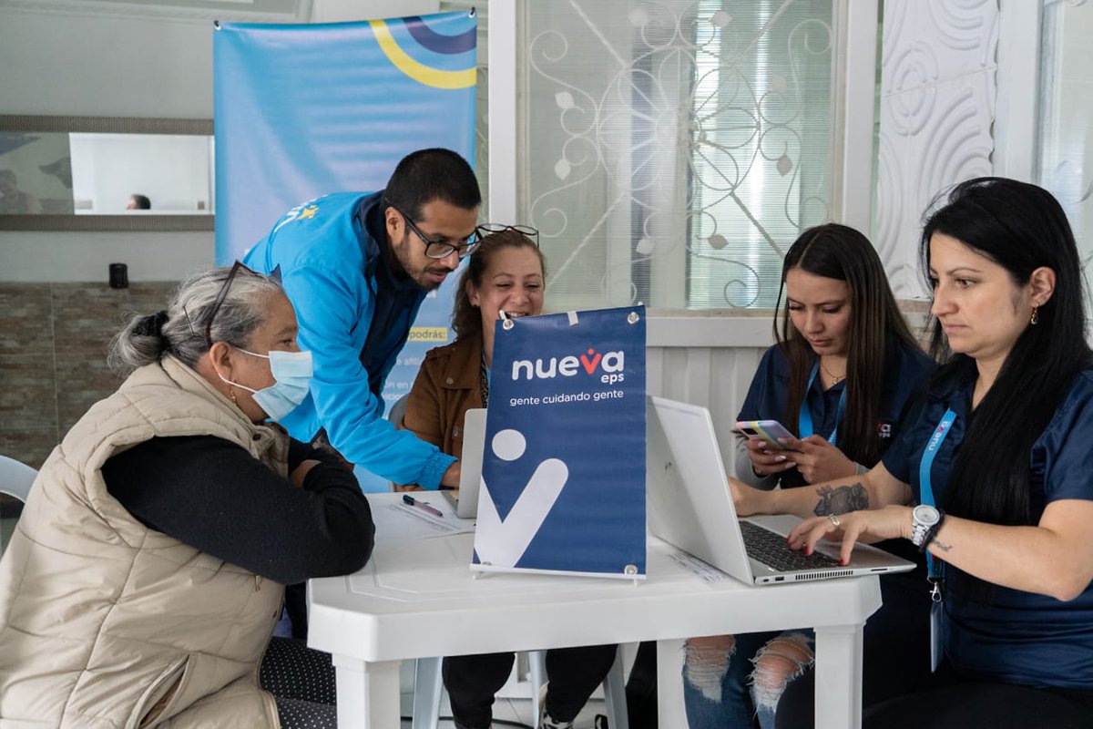 SectorSalud's tweet photo. 🙋🏽¡Ya estamos en la novena jornada de #SolucionesEnSalud, esta vez desde #Fontibón!

Con el liderazgo del secretario @AlejandroGL2014, junto con representantes de las EAPB (EPS), escuchamos a la comunidad para solucionar sus barreras de acceso a servicios de salud. 🧵👇 https://t.co/lWS68yYubP
