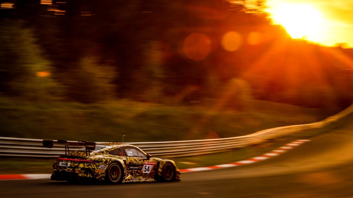 #24hNBR - The sun has set, darkness has arrived at the #Nordschleife. The No. 911 from #MantheyEMA is currently the best-placed #Porsche in the @24hNBR Quali 2 in P2, #Lionspeed's No. 24 is P6. Still 1:45h to go ... Enjoy this beautiful picture of the #DinamicGT #911GT3R ⬇️