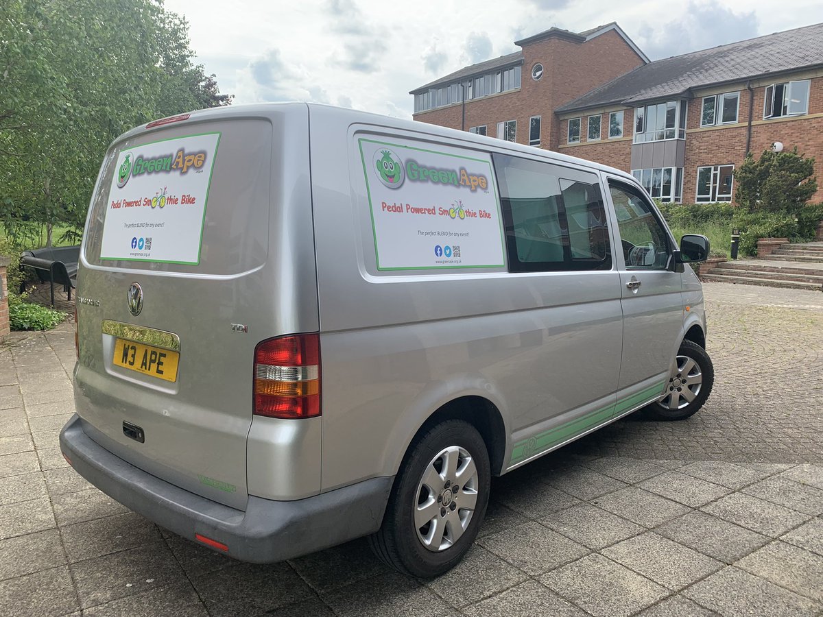 A fab event today promoting #MentalHealthAwarenessWeek at a hq in #pershore with employees & my #smoothiebike A last minute decision allowed employees to enjoy a small & safe amount of vitamin D on top of their #5aday . Enjoying the great outdoors & 🌞👍🍌🚴‍♂️🫐🍊💚#wychavon