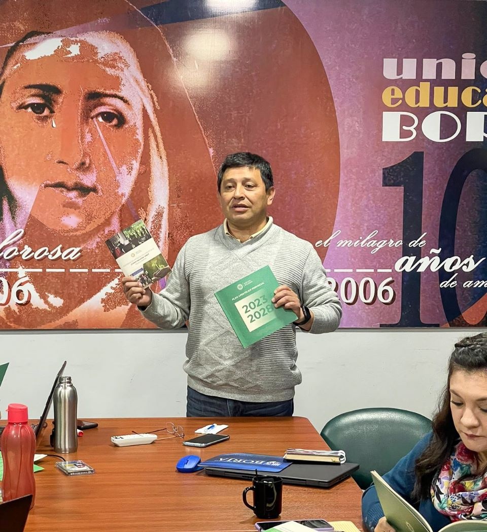 UEPBorja's tweet photo. Hemos iniciado el proceso de socialización del Plan Apostólico Provincial 2023 - 2028 (PAP). 

Somos parte de una gran familia Jesuita que, con nuestro apoyo en la misión, construiremos una comunidad más creyente, justa y reconciliada.🤝 https://t.co/xssyPECf0M