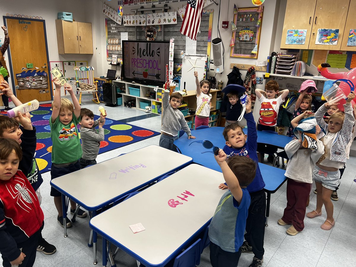 slevin_prek's tweet photo. We’re Going To The Beach! 🎵 Along the way we forgot some beach supplies! Ask me what I brought and why it’s important to bring to the shore! 🏖️ #fhleads #sandstudy https://t.co/dgXZrA9YfE