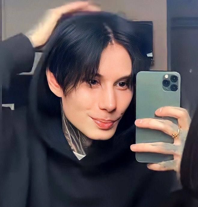 caivyis's tweet photo. припудрить ㅤㅤ ㅤㅤ по важным 
носик���ㅤ ㅤㅤ        ㅤ      делам

в дамскую ㅤㅤ ㅤㅤ      поссать
комнату

#битваэкстрасенсов https://t.co/xDr4dbjO8u