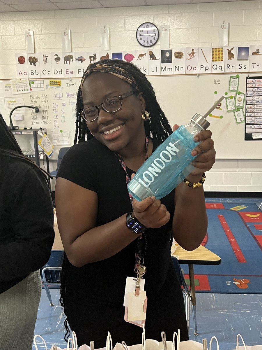 OAK_HCS's tweet image. YLD Mentee prep… it’s a celebration. @ThompsonKambria @AdriennePr68661 @CounselorBeeBee @BrownChelsey_ @DDoakland1 #barker #harewood #tbrown