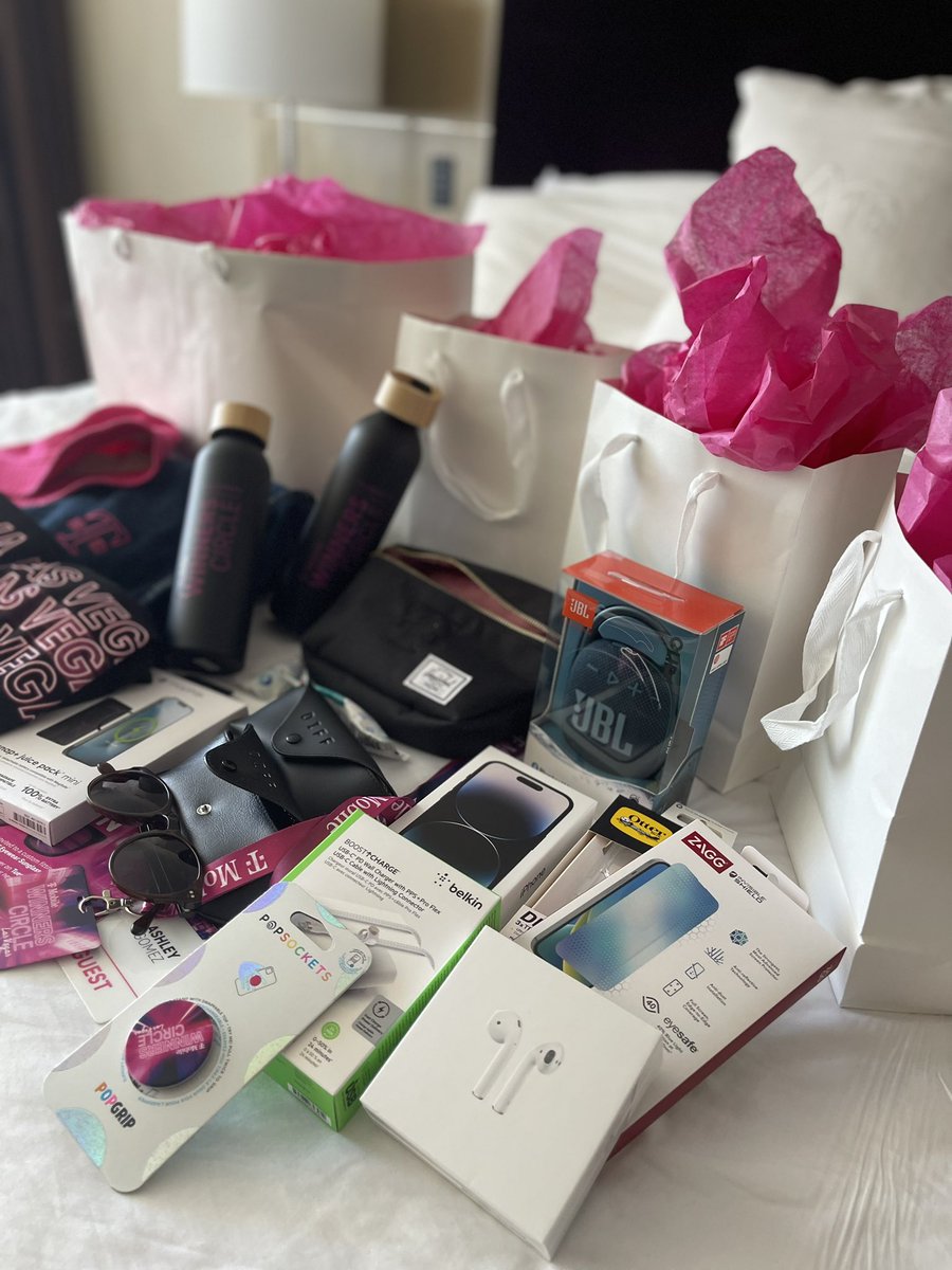 #WC23 The gifts just kept on coming! So grateful! 🙏🏻 Thank you @TMobile !
