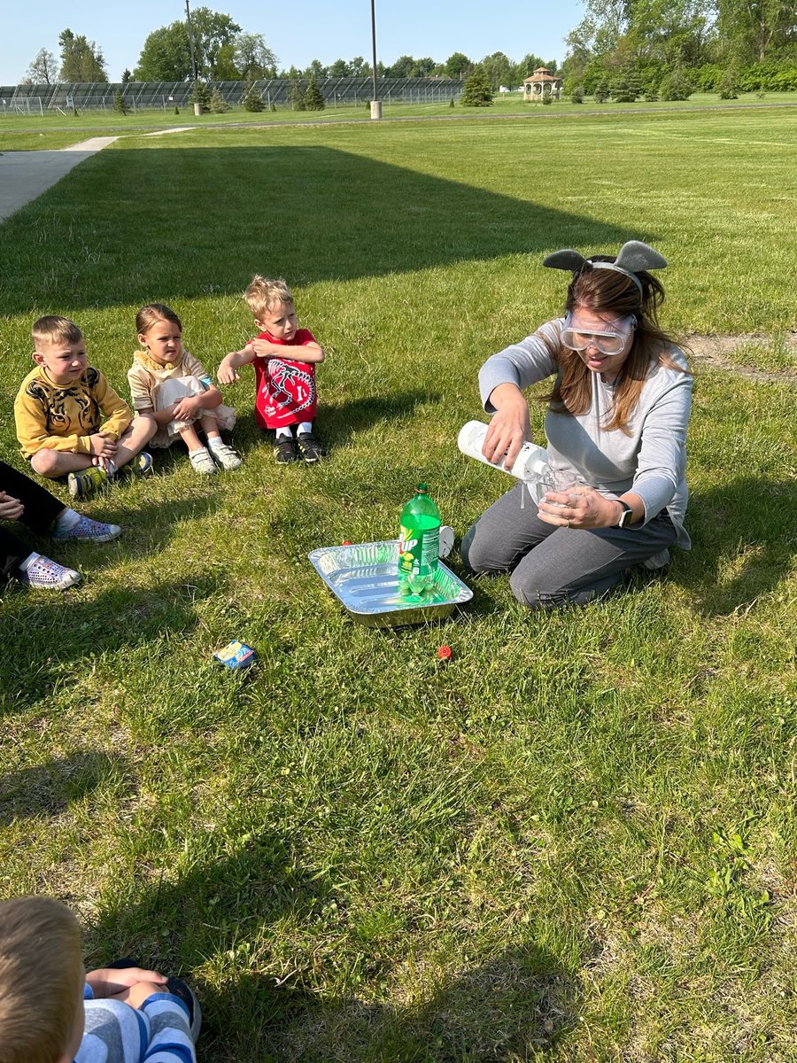 H_ElemPrincipal's tweet image. Today was our S.T.E.A.M. (Science, Technology, Engineering, Arts, Math) Day for Right to Read Week!  Students measured animal prints, made zebra slime, created pasta snakes, made elephant toothpaste and much more!  Thank you to all of the staff who helped!! @HolgateSchools