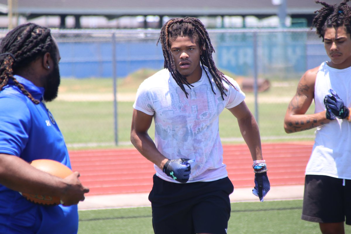 Dekaney (Tex.) 2024 cornerback Markie Grant’s recruitment has taken off since early April, when Nebraska was the first P5 school to offer

Grant has been setting up an official visit with the #Huskers for some point in June. Also holds offers from Arkansas, Missouri and others