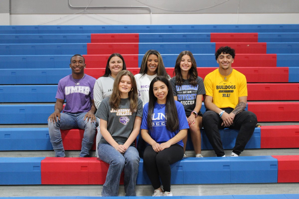 ClayFreeman1010's tweet photo. Seven Lions signed yesterday with Colleges or Universities at the Henderson Spring Signing Day! https://t.co/owkKBe640e