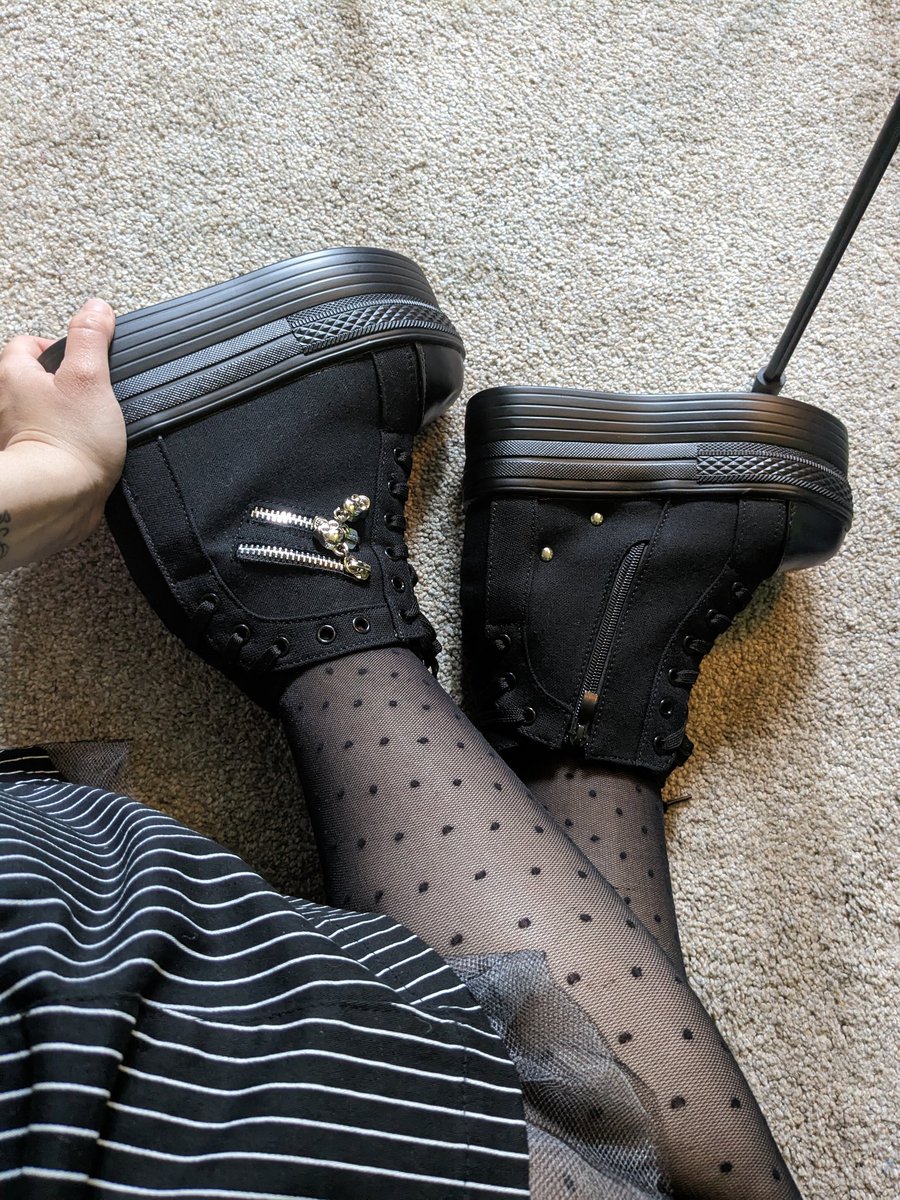 Madamredrum's tweet photo. Another PO Box gift arrived today. Thank you for the platform shows, I love them! π©· #pobox #platformshoes #platformconverse #wishlist https://t.co/m0R8w0Jh0b