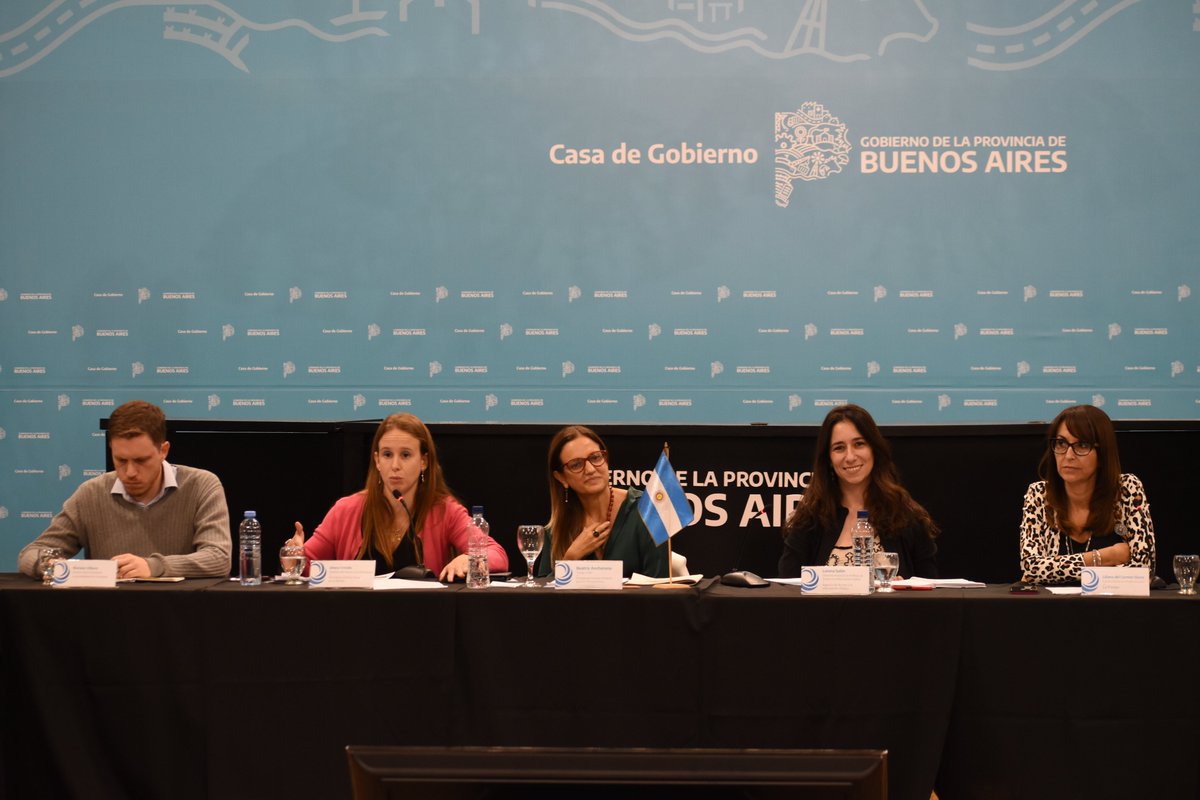 Panel 1 | “Desafíos del Acuerdo de Escazú en Argentina para garantizar la democracia ambiental”. Exponen Johana Cristallo (<a href="/FiscalesGobAr/">Fiscales</a>) <a href="/MarianoVillares/">Mariano Villares</a> y <a href="/LorenaSalim/">Lorena Salim</a>.

Seguilo en vivo 👇
youtube.com/watch?v=T_ckP7…