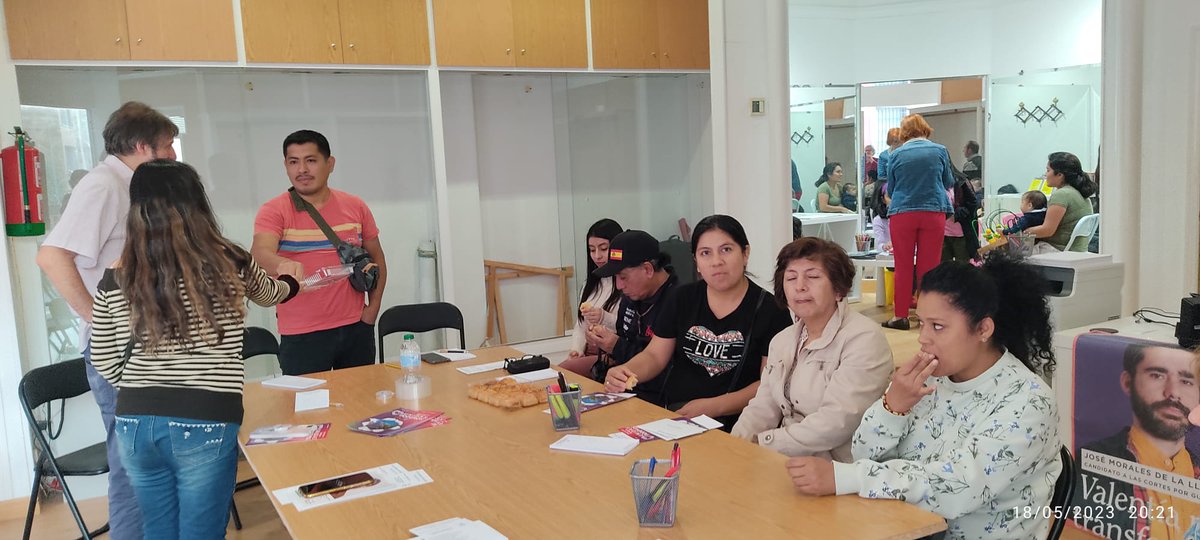 Hoy hemos tenido una reunión con personas migrantes, que nos han trasladado sus dudas, y con las que hemos estado debatiendo sobre algunas medidas que nos gustaría poner en marcha. 💪🏿