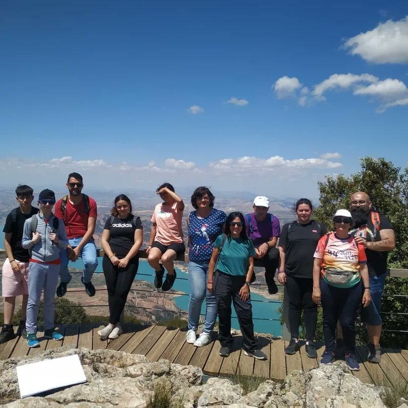 greenwalkES's tweet photo. 🙂Buenos momentos vividos en la ruta geológica con alumnos del ##iesjosedemora y usuarios de #ad-Hoc.
Gracias #AyuntamientodeBaza por contar con #greenwalkes
🙂 Good moments lived in the geological route with students of ##iesjosedemora and #adoh users. https://t.co/oSyZuCcvvT