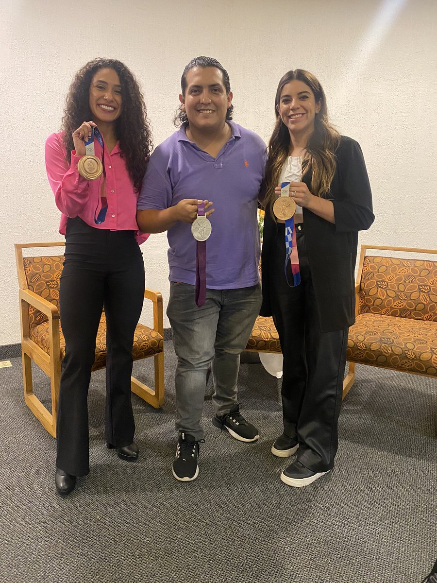 El Trendy Top tweet media