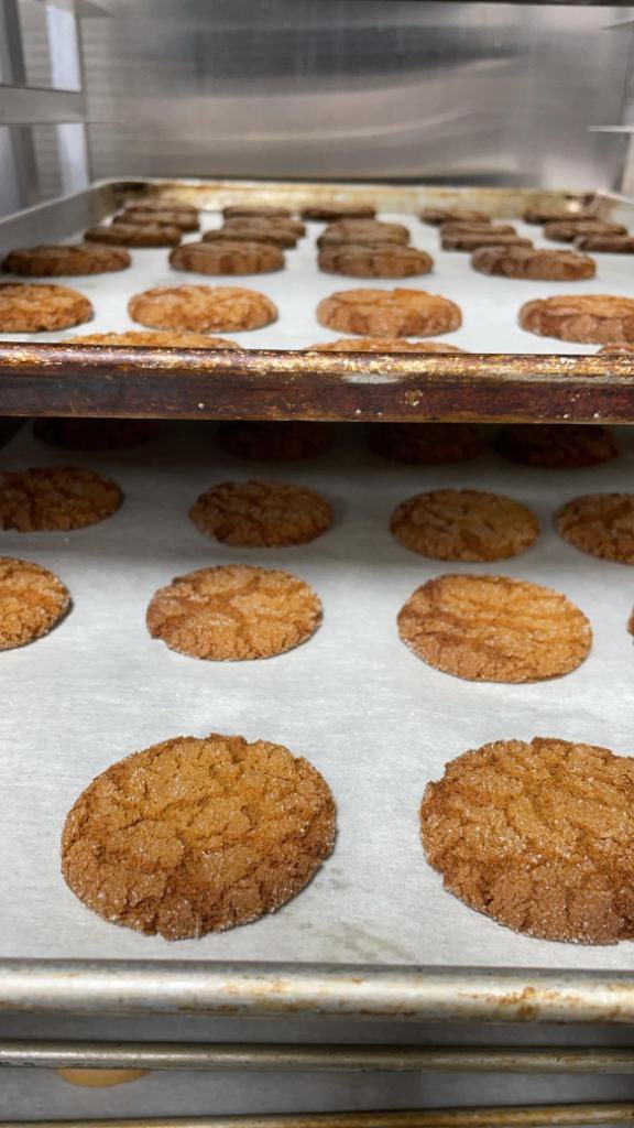 WatchBakery's tweet image. Don&apos;t forget to place your cookie orders by 4 PM on Friday, and we&apos;ll deliver to you after 4 PM on Tuesday. Wow...tomorrow is Friday! #cisforcookie #chefrobsgingersnaps