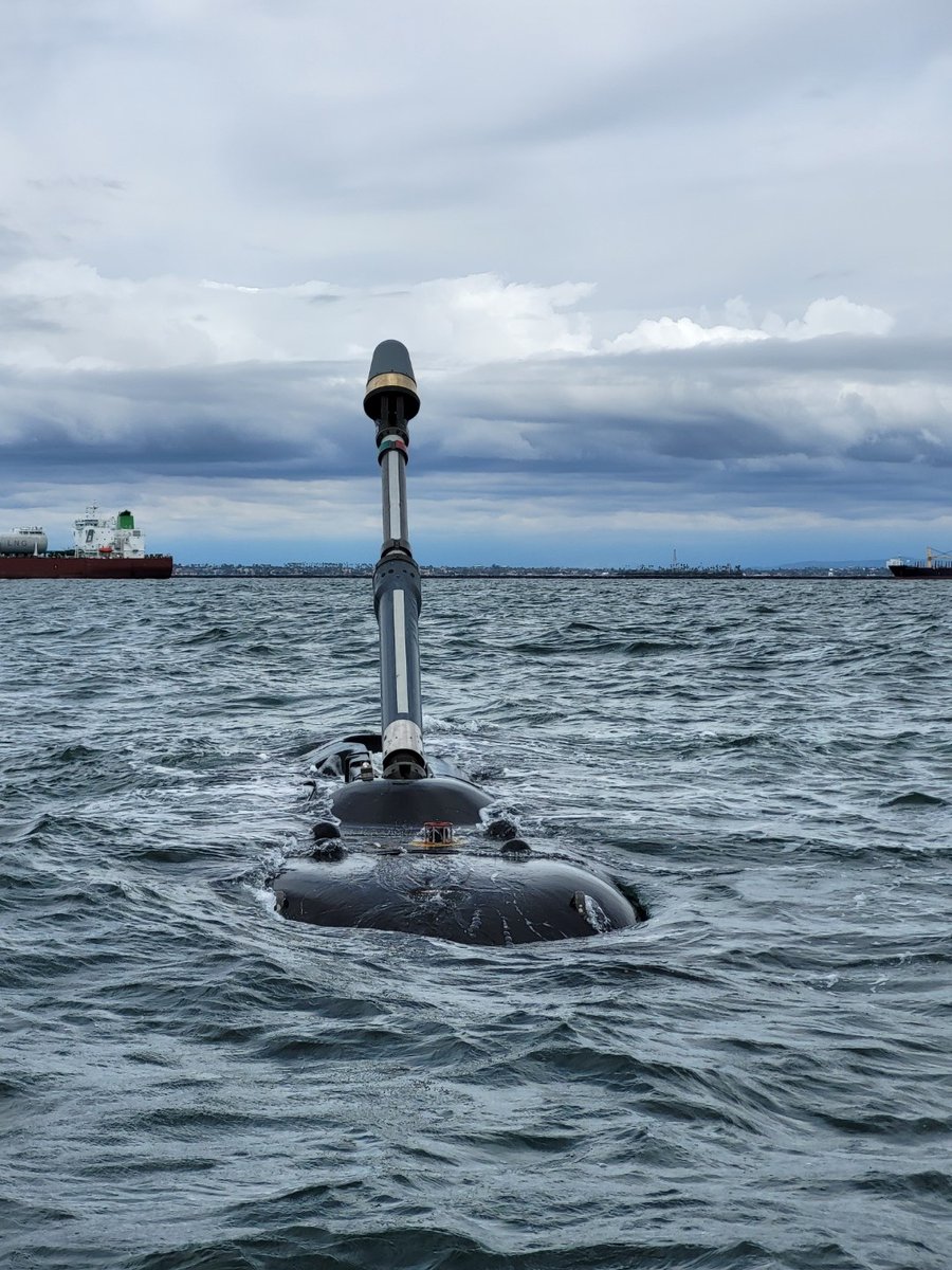 BoeingDefense's tweet image. We&apos;re making waves with undersea autonomy.

Orca, the @USNavy&apos;s first extra-large uncrewed undersea vehicle (XLUUV), recently began at-sea testing. Orca’s endurance, capacity and #autonomy expands options for previously unattainable missions.

Dive in: bit.ly/41DCImt