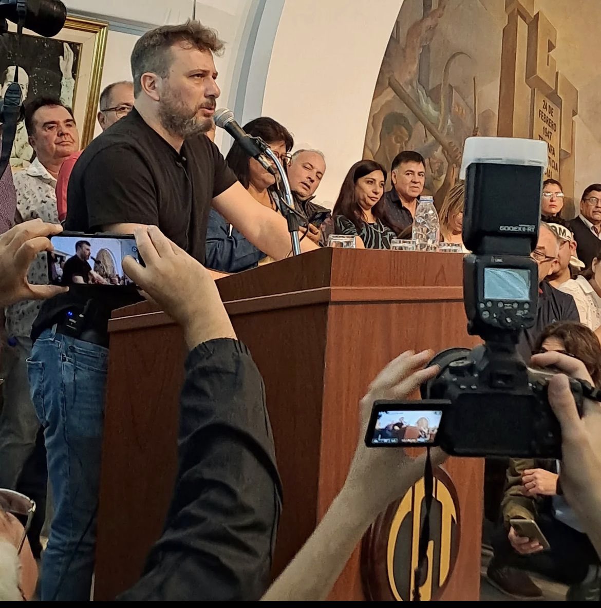 Quiero agradecer a cada una y cada uno de las trabajadoras y los trabajadores municipales de todo el país. Es un honor asumir como Secretario General Nacional. Vamos por una Paritaria Nacional. Nos encontramos como siempre.. en la lucha..!!