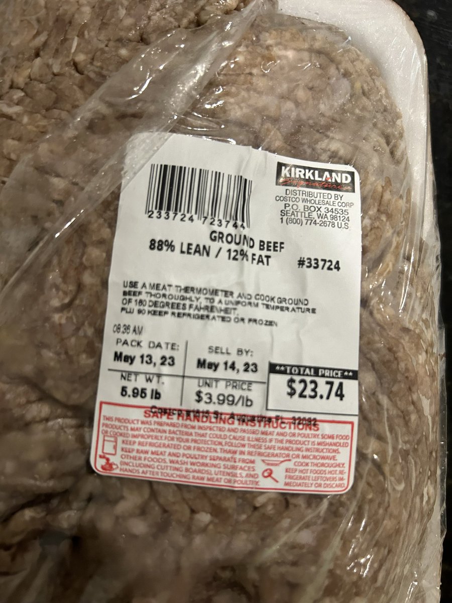 dabigguy85's tweet photo. I’m getting really sick of @Costco. Just through away $23 worth of ground beef that had been in the fridge 4 freaking days! 4 DAYS!!! I also threw away 2 containers of muffins that got moldy after 3 days. Why buy in bulk if you have to eat it immediately?!? https://t.co/Ll2MGJKrt1