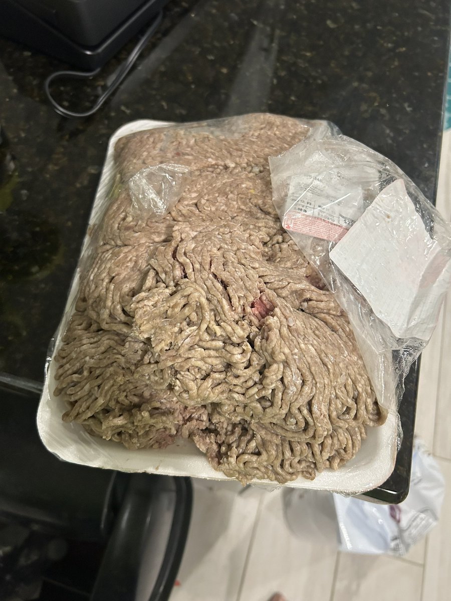 dabigguy85's tweet photo. I’m getting really sick of @Costco. Just through away $23 worth of ground beef that had been in the fridge 4 freaking days! 4 DAYS!!! I also threw away 2 containers of muffins that got moldy after 3 days. Why buy in bulk if you have to eat it immediately?!? https://t.co/Ll2MGJKrt1