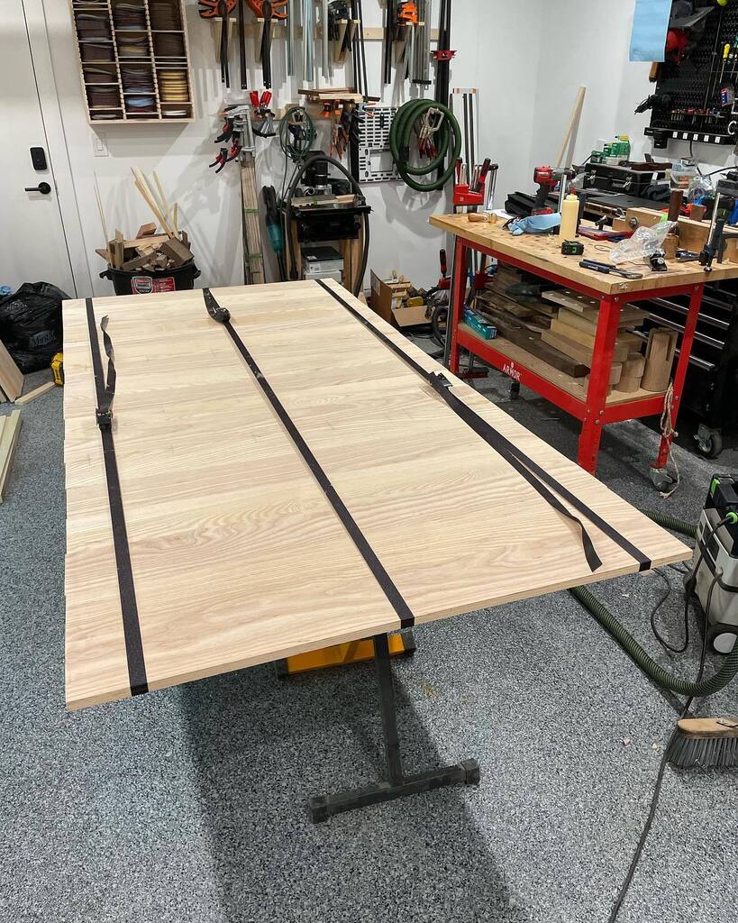 Ratchet straps for the win! 💪 I had no idea how I was going to glue up this giant panel… this worked out so well! Moving on! 
Any guesses on how long this panel actually is? 🤔 instagr.am/p/CsZWmSTAz51/