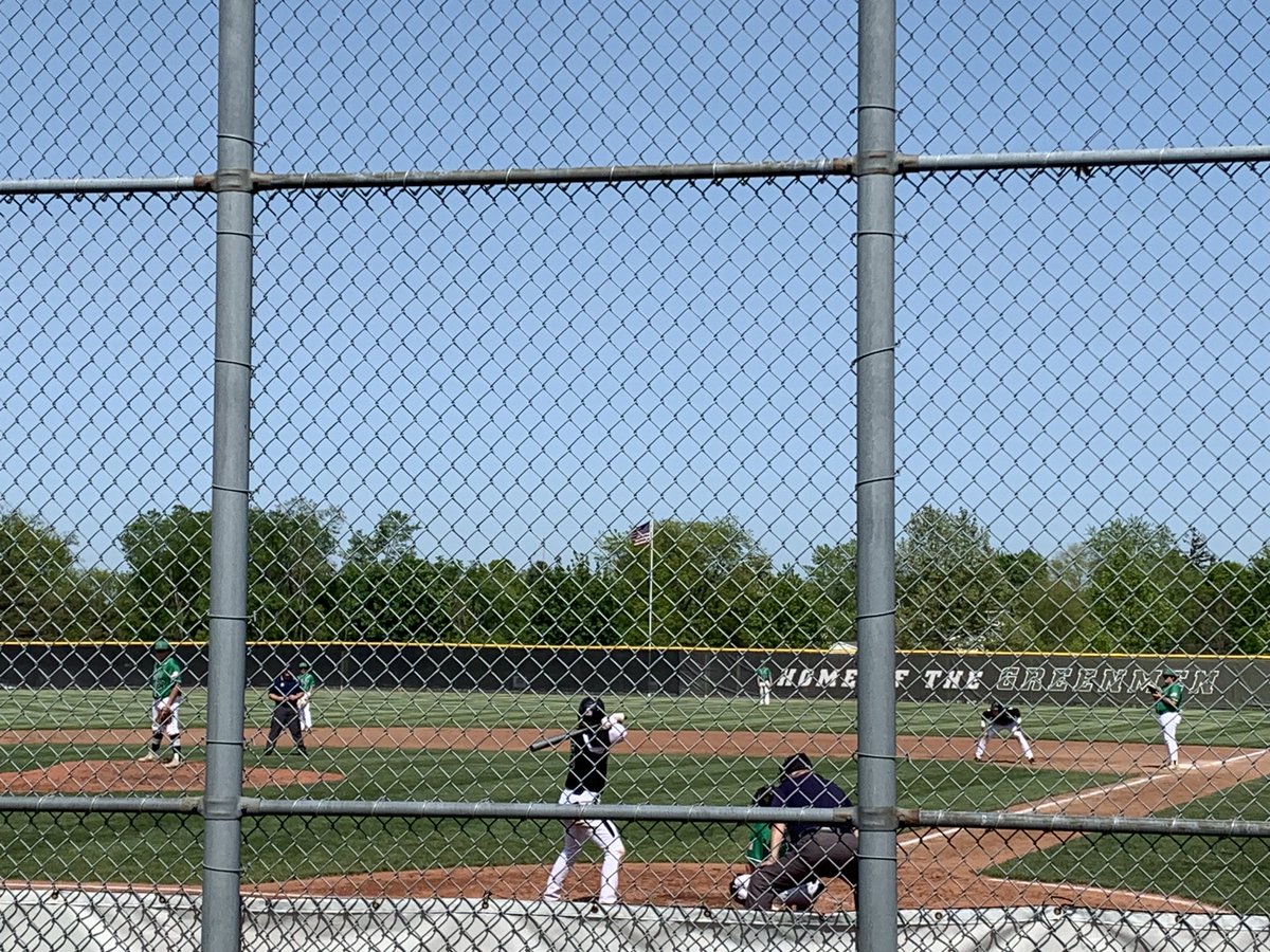 Checking out some @AuroraBaseball prior to graduation night!  Greenmen up 1-0 in bottom of 4!  Little something cooking this inning! @auroraathletics @AHS_MH @Greenmensteward #UnitedGreenmen