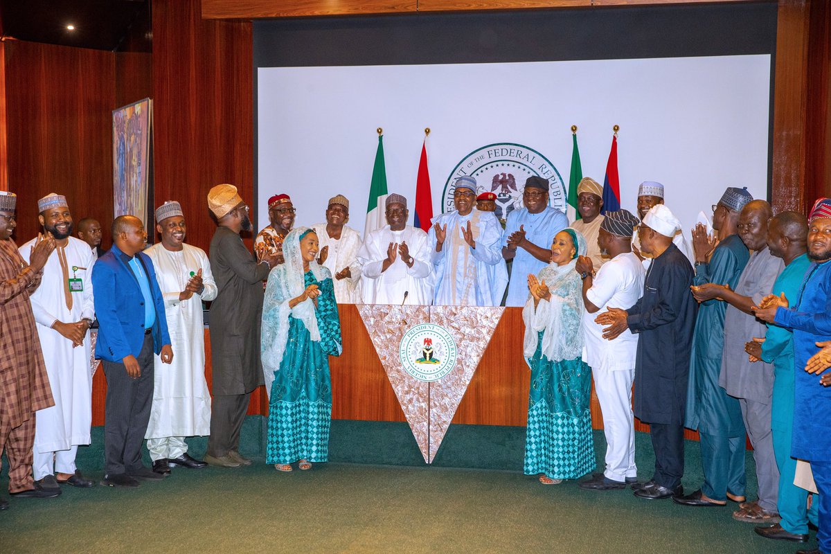 gloria_adagbon's tweet photo. STATE HOUSE PRESS RELEASE
PRESIDENT BUHARI THANKS BMO FOR SUPPORT, DESCRIBES IT AS A MODEL OF NATIONAL SACRIFICE
President @MBuhari, at a farewell meeting with his media support group, the @BuhariMediaORG, BMO, has called on Nigerians to walk on the path of duty if we really want to see the country achieve new heights.
To this extent, the President showered praises on the members of the BMO, for volunteering their time and energy throughout the eight years of his administration “without salary, letter of appointment or any formal rewards, describing their sacrifices ‘very un-Nigerian.’”
By this, the President said the BMO had given him inspiration and hope for a better Nigeria in the future.
“I am so happy for all that you have done to support my administration. I don’t have enough words to thank you individually and collectively. I occasionally read your outbursts and often wondered what type of Nigerians are these? The sacrifices you have made for our success is beyond measure.”
President likened the sacrifices of the BMO members to that of past leaders, citing in particular, Generals Yakubu Gowon, Olusegun Obasanjo and himself, recalling that in the period of the civil war, he walked the way on his two feet from Makurdi in today’s Benue State to the shorelines of the sea.
He also recalled how elated he felt when his immediate predecessor, President Goodluck Ebele Jonathan, “called me at 5:25 that evening to say congratulations. I said pardon me Mr. President? He said yes, I called to concede and congratulate you. That was equally very un-Nigerian.”
The President described Nigeria as being a lucky country given the natural resources available to it and its vast population, saying, “we don’t even know how much resource we have. A major part of Africa's natural resources are domiciled in this country."
He spoke of these endowments, making comparisons with countries he had been to on military training, citing a particular one where people who died of hunger overnight were cleared off the streets by refuse collectors and, in his words, “people just moved on with their daily lives even in the face of these cultural shocks."
The Chairman and Coordinator of the BMO, Niyi Akinsiju, in a speech, said “as your administration ends on May 29th, 2023 we wish to state unequivocally that you have made the country proud and posterity will judge you favourably.”
The Senior Special Assistant to the President on Media and Publicity, Garba Shehu informed the President that the group was the same media committee that worked for him in the 2015 elections, itself an amalgam of the media assets of the candidates that ran with him in the party primaries that he asked him to keep.
On behalf of the group, the Presidential spokesman thanked the President for the opportunity he gave them to serve during the period of his eight-year leadership of the country, noting that throughout this period, the BMO sustained itself through voluntary assistance by non-governmental organizations.
@GarShehu
Senior Special Assistant to the President
(Media & Publicity)
May 18, 2023