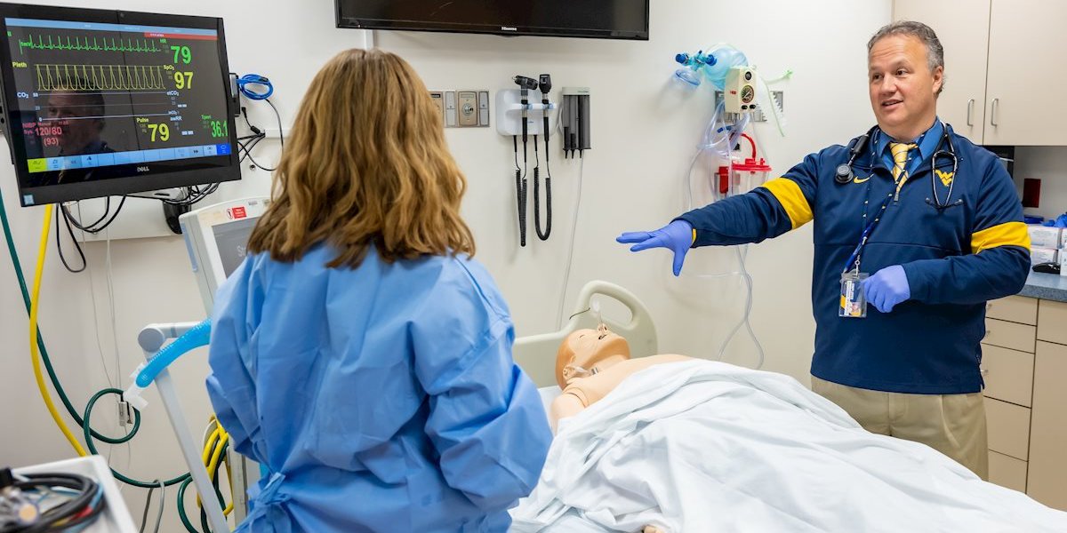 Good news students! If an in-demand and exciting career interests you, West Virginia University School of Medicine is launching a bachelor’s degree program in #RespiratoryTherapy. Read more: bit.ly/3kQUT8V #WorldNeedsMoreRTs
