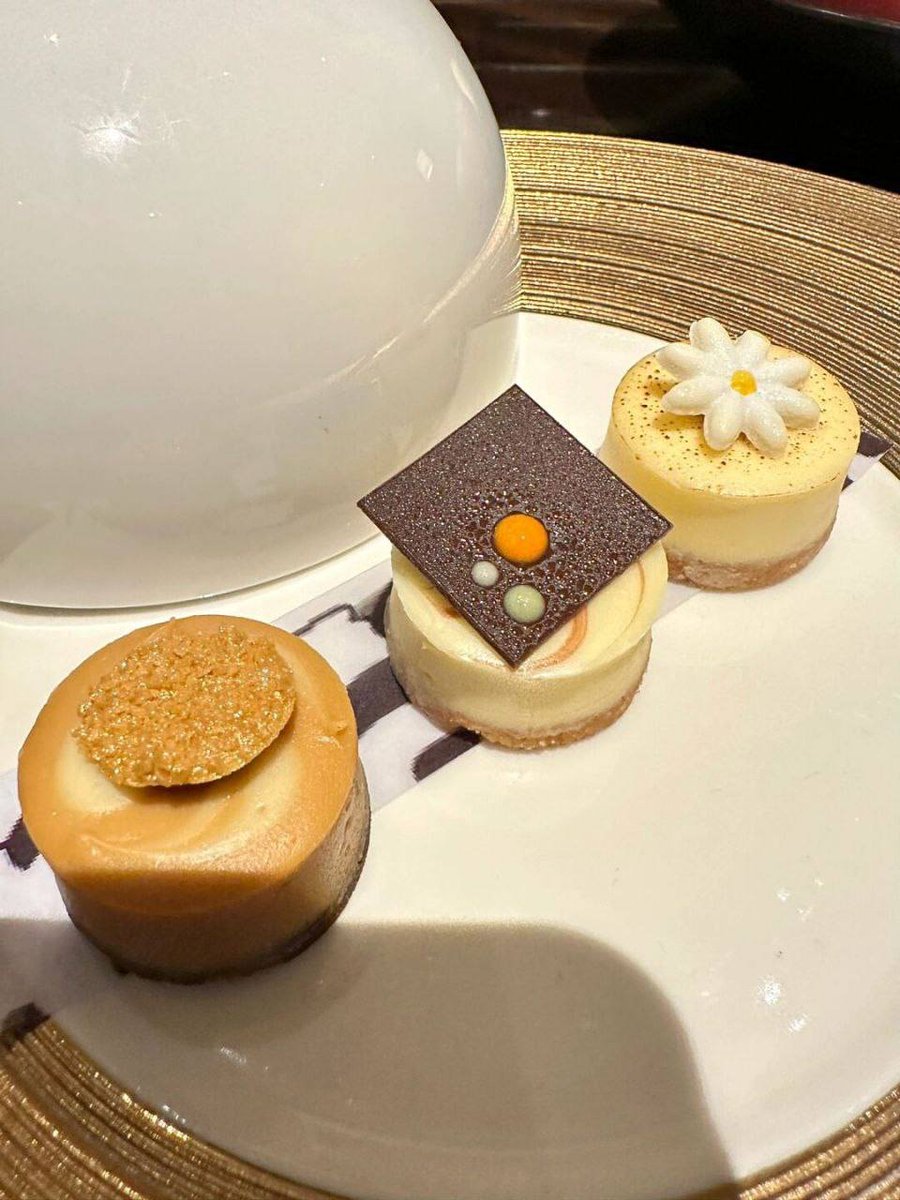 DM_Comunity's tweet image. Round face is a symbol of fairy magic power the more round the face the greater the magic power I have magic power hahahaha