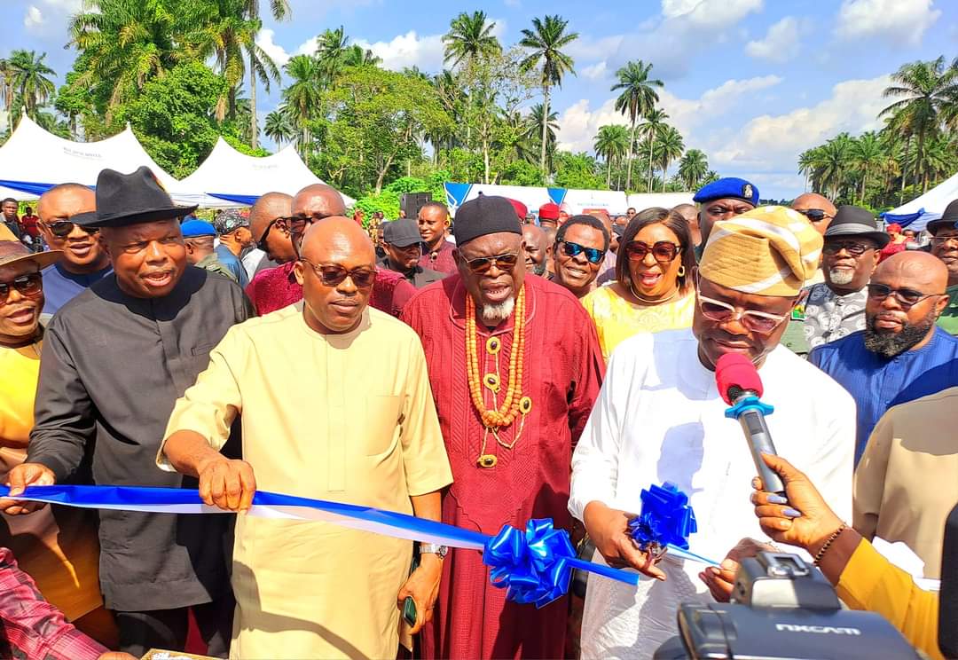 possible1001's tweet image. The Akpabu-Odido Link Road was also commissioned today  by His Excellency, @GovWike CON,  GSSRS, Life Bencher, Governor of Rivers State. 

18th May 2023
#Wikeisstillworking #SIMwilldomore 
#SimMediaVolunteers
@AskPHPeople @phspecials 
@PORTHARCOURT_