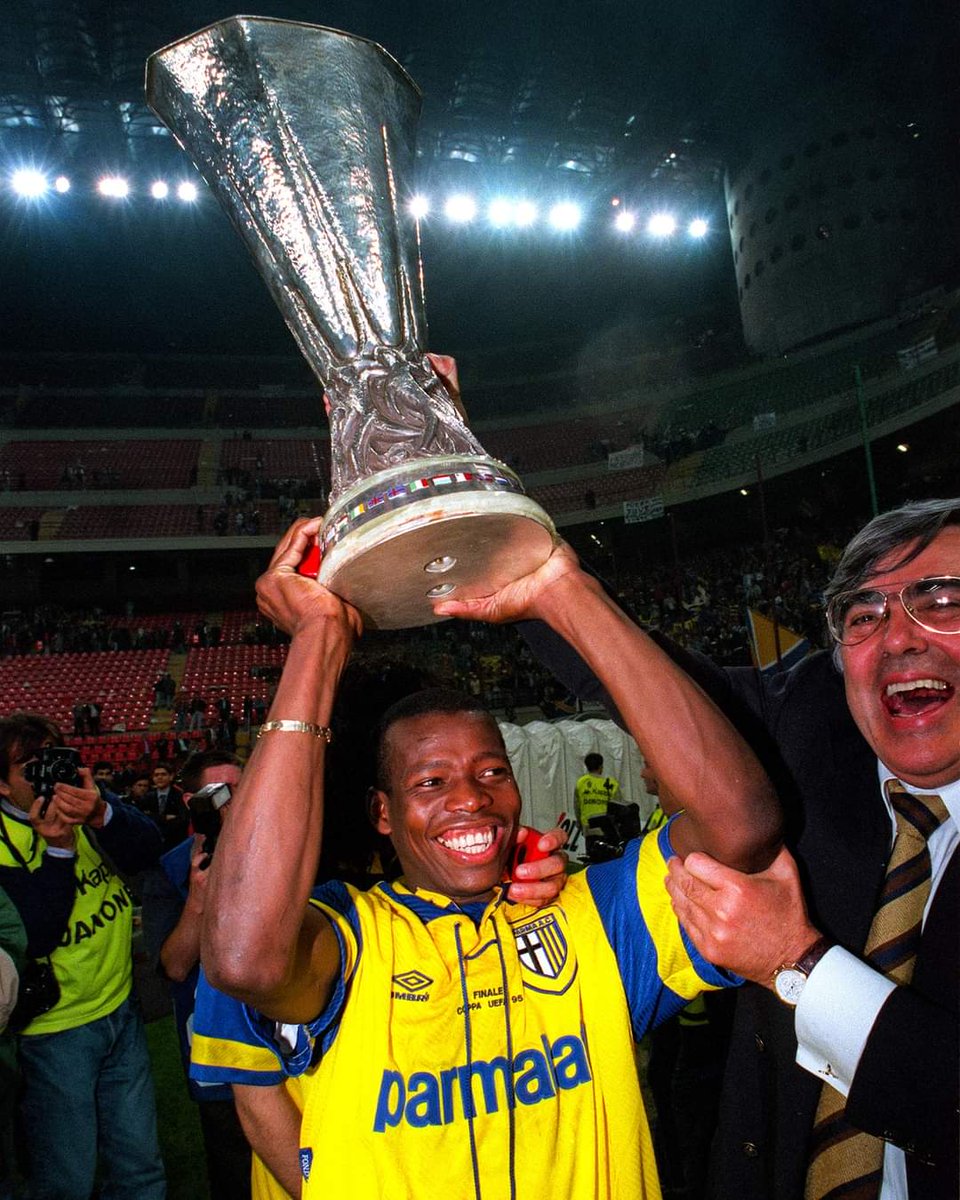 ronycabrera82's tweet photo. Aquel glorioso @ParmaFC11  con el @TinoasprillaH a la cabeza. @EuropaLeague https://t.co/xxqhHSfscg