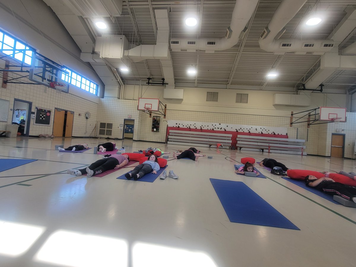 Great turnout for Barton's Community Yoga 🧘‍♂️ 🧘‍♀️  Thank you <a href="/tbennett1213/">tara bennett</a> &amp; <a href="/casillo_j/">Lisa J Casillo</a> for all that you do!
 <a href="/BartonPto/">Clara Barton PTO</a> <a href="/Bosoxfan615/">Amy Peck</a> <a href="/OXPS_Supt/">Michael Lucas</a>